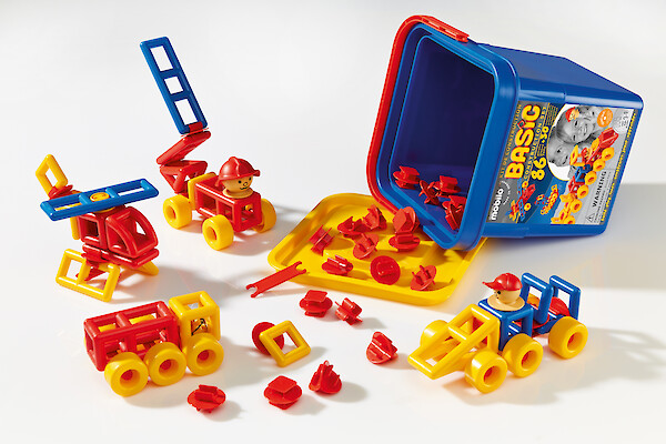 plasticant mobilo basic set: for 1 to 2 children, 86 parts in a practical bucket, 30 suggested models