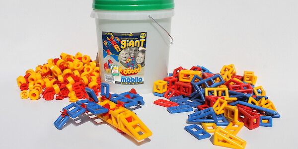 plasticant mobilo giant bucket with 416 pieces, perfect for groups